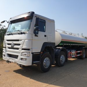 Xe phun nước rửa đường Howo 16 Khối