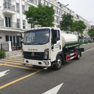 Xe ô tô phun nước  rửa đường – Tưới cây HOWO 5,5 Khối